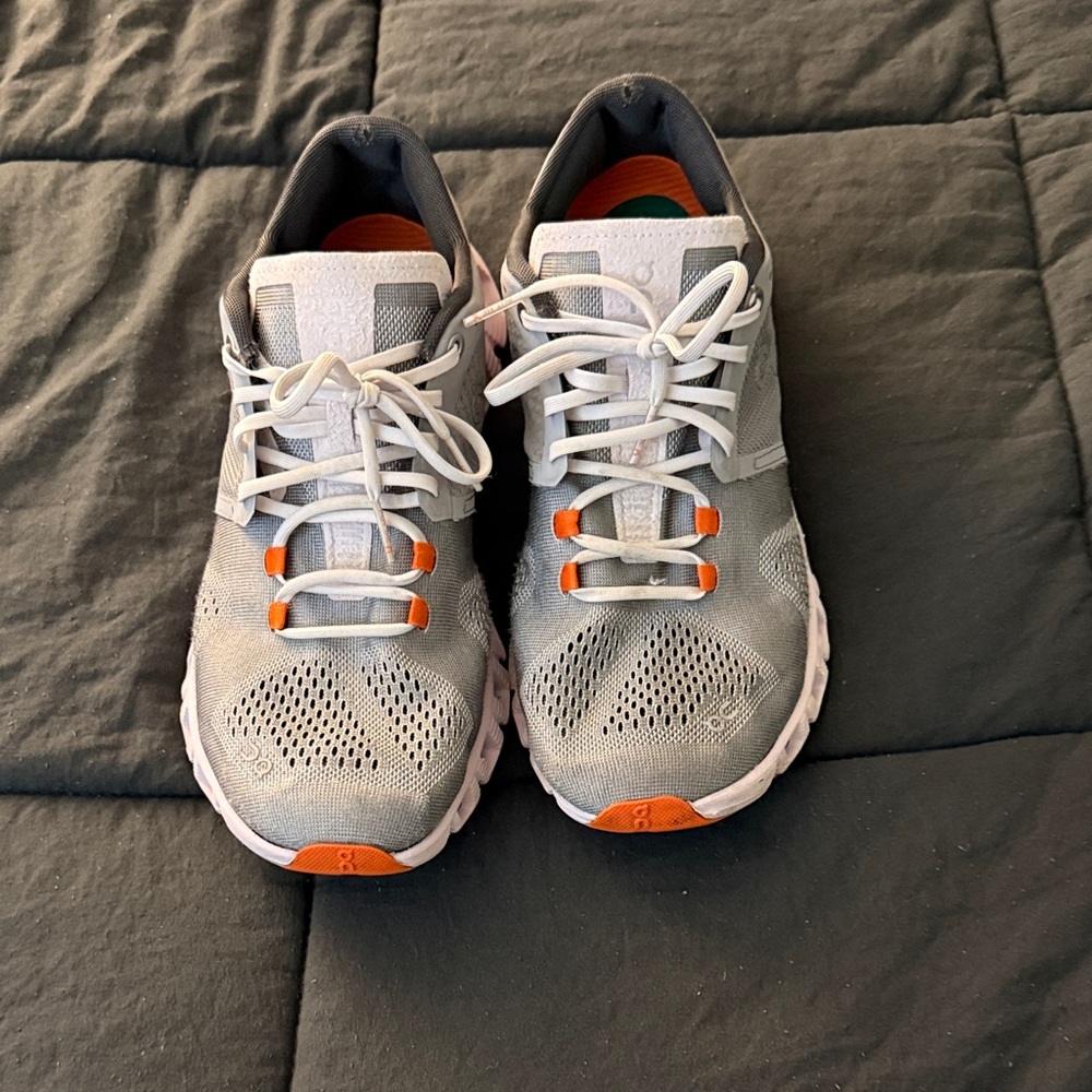 Women’s On Cloud Tennis Shoes- size 8.5